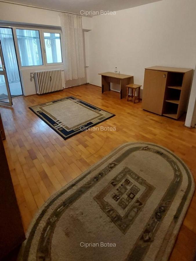 Basarabia- Garsoniera decomandata 39 mp bloc 1984 - 3