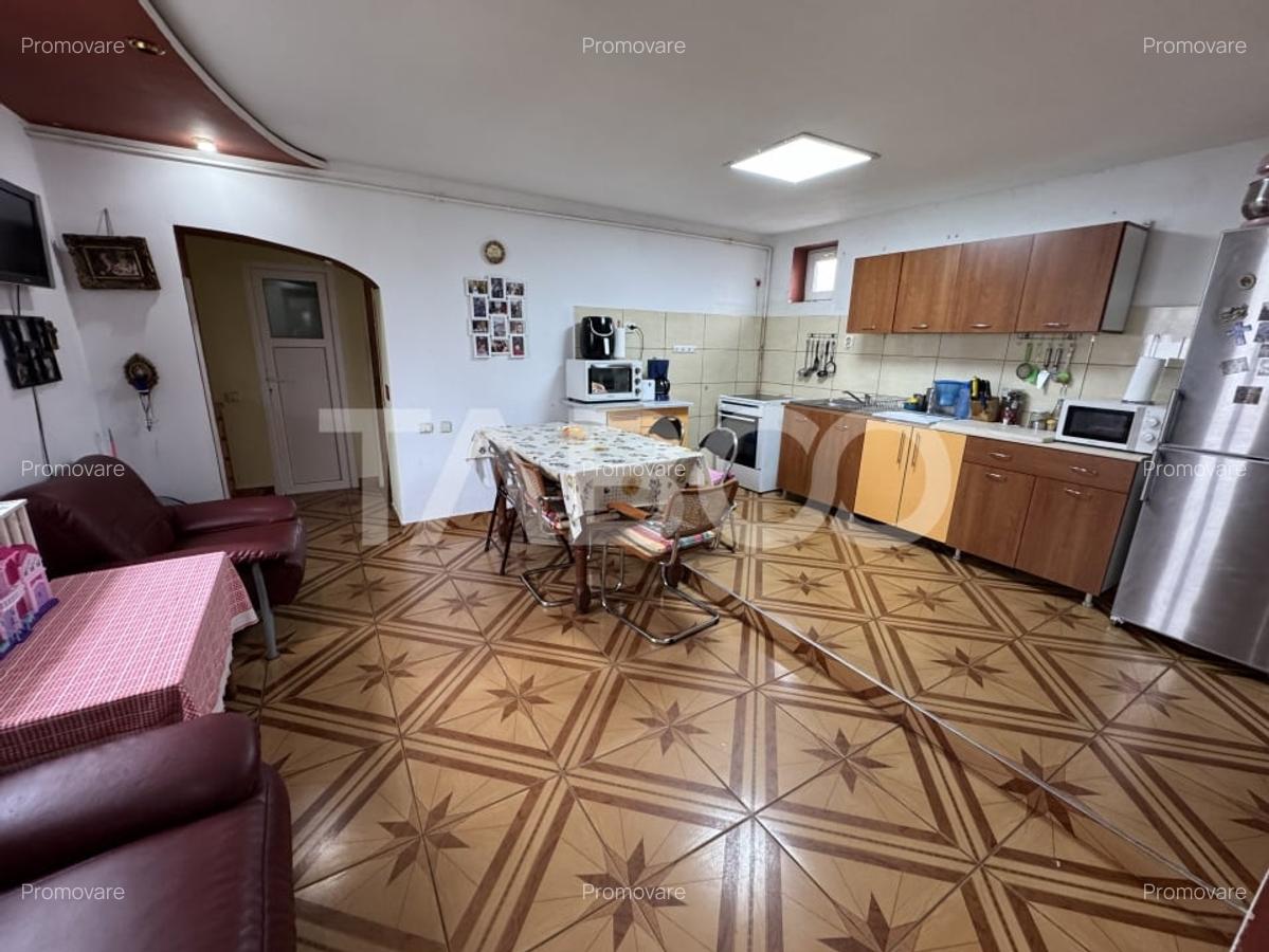 Casa singur in curte cu 4 camere pivnita teren 234 mp Terezian Sibiu - 2