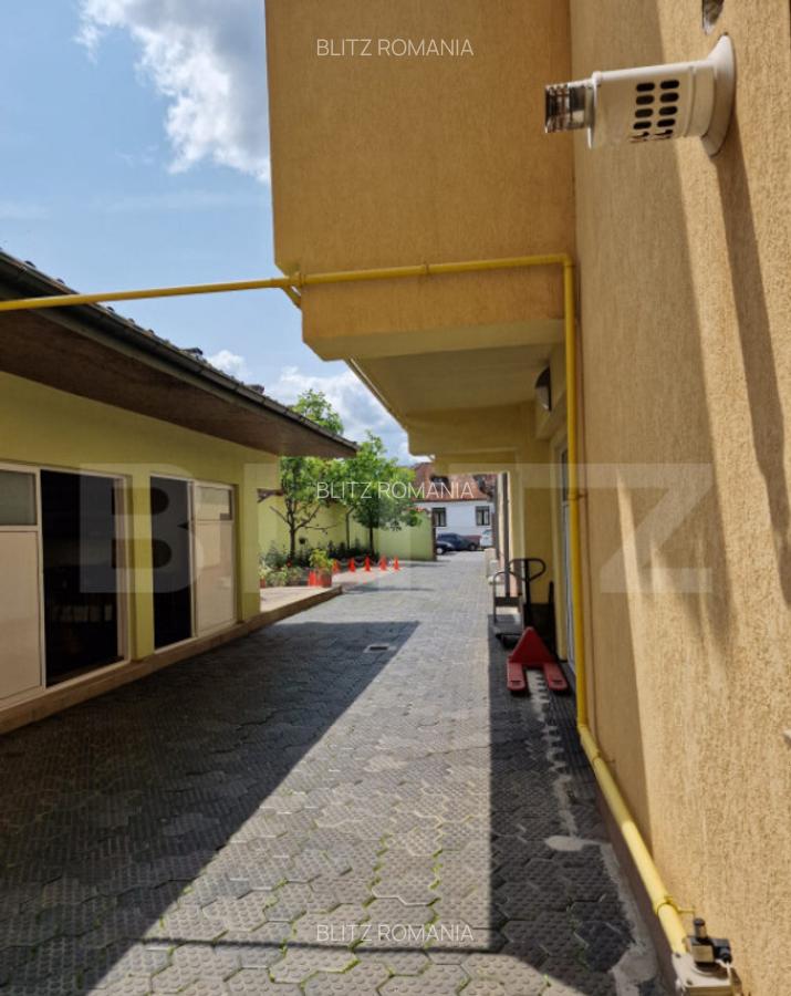 Casa deosebita individuala cu spatiu comercial ,se vand imp - 15