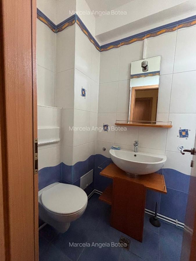 Inchiriez apartament 4 camere ultracentral - 1