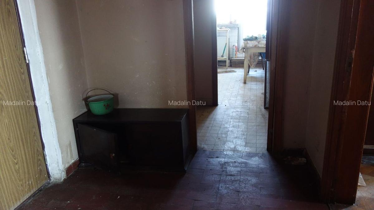 Calea  Victoriei-Piata Sfintii Voievozi: 171mp+55 mp terasa - 22