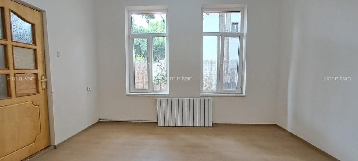 Tineretului, 350 m metrou, casa 2 camere + curte, pretabila investitie - 3