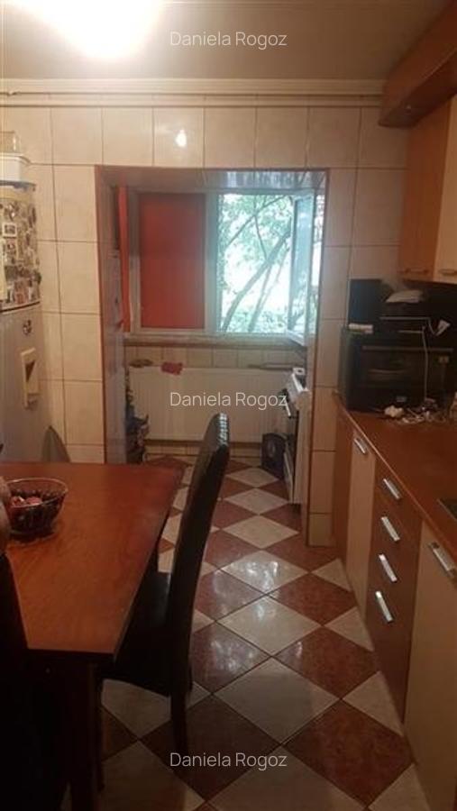 Apartament cu 4 camere decomandat în Fizicienilor - 2