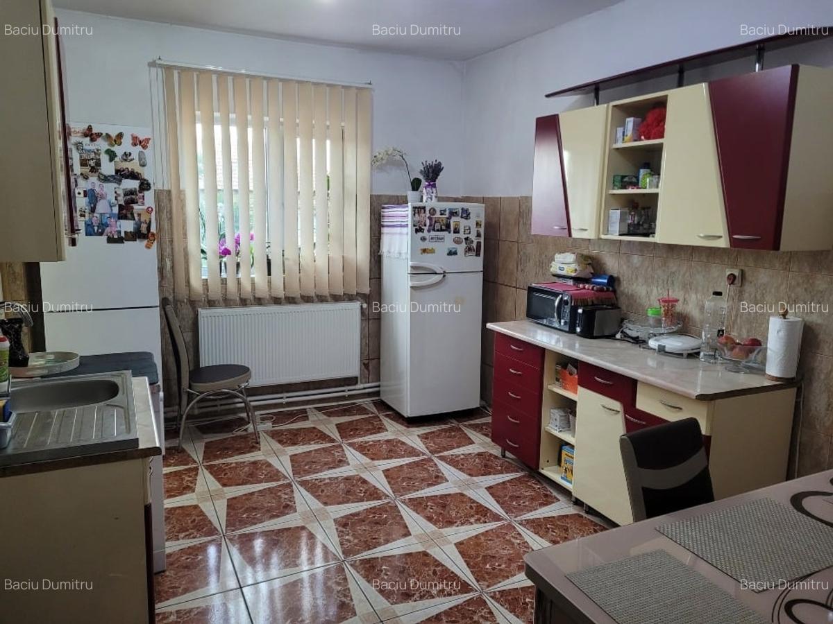 Vând casă pentru locuit și relaxare. Panouri fotovoltaice. - 3