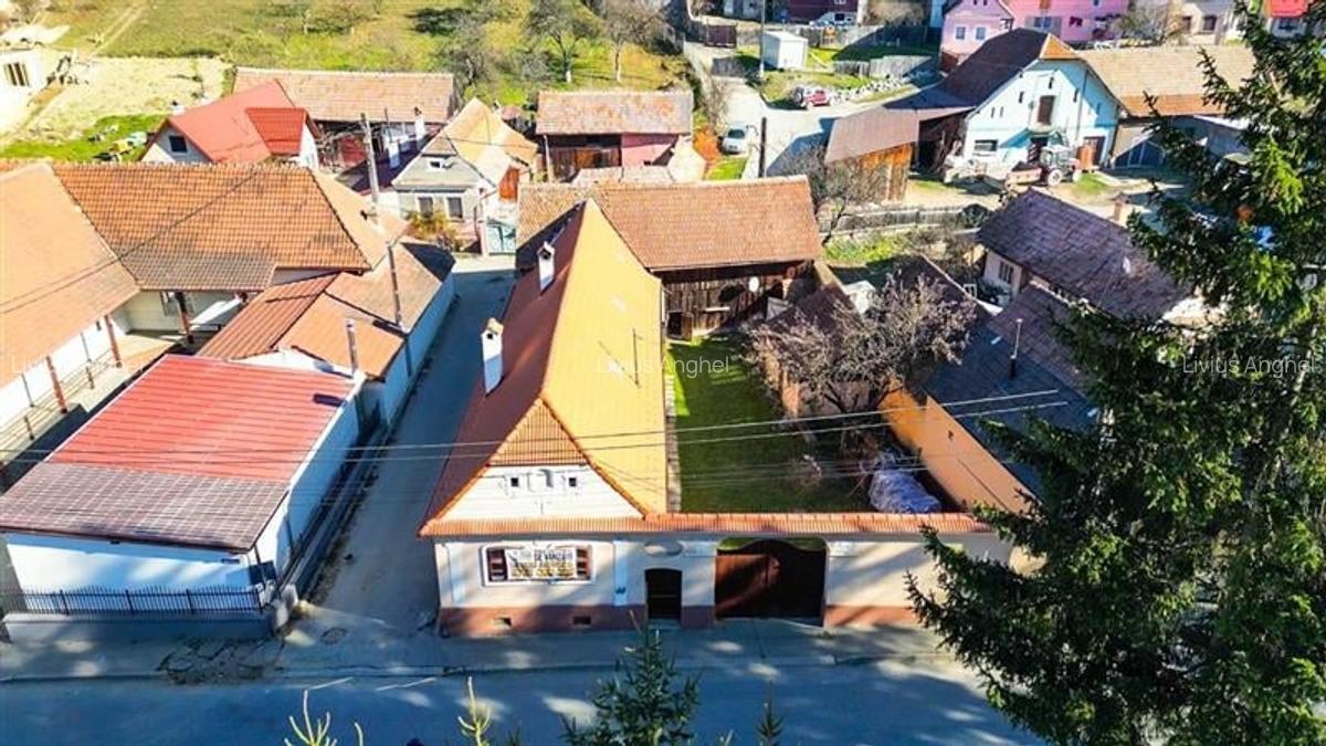 Resedinta traditionala saseasca restaurata, situata in inima localitatii - FILM! - 41