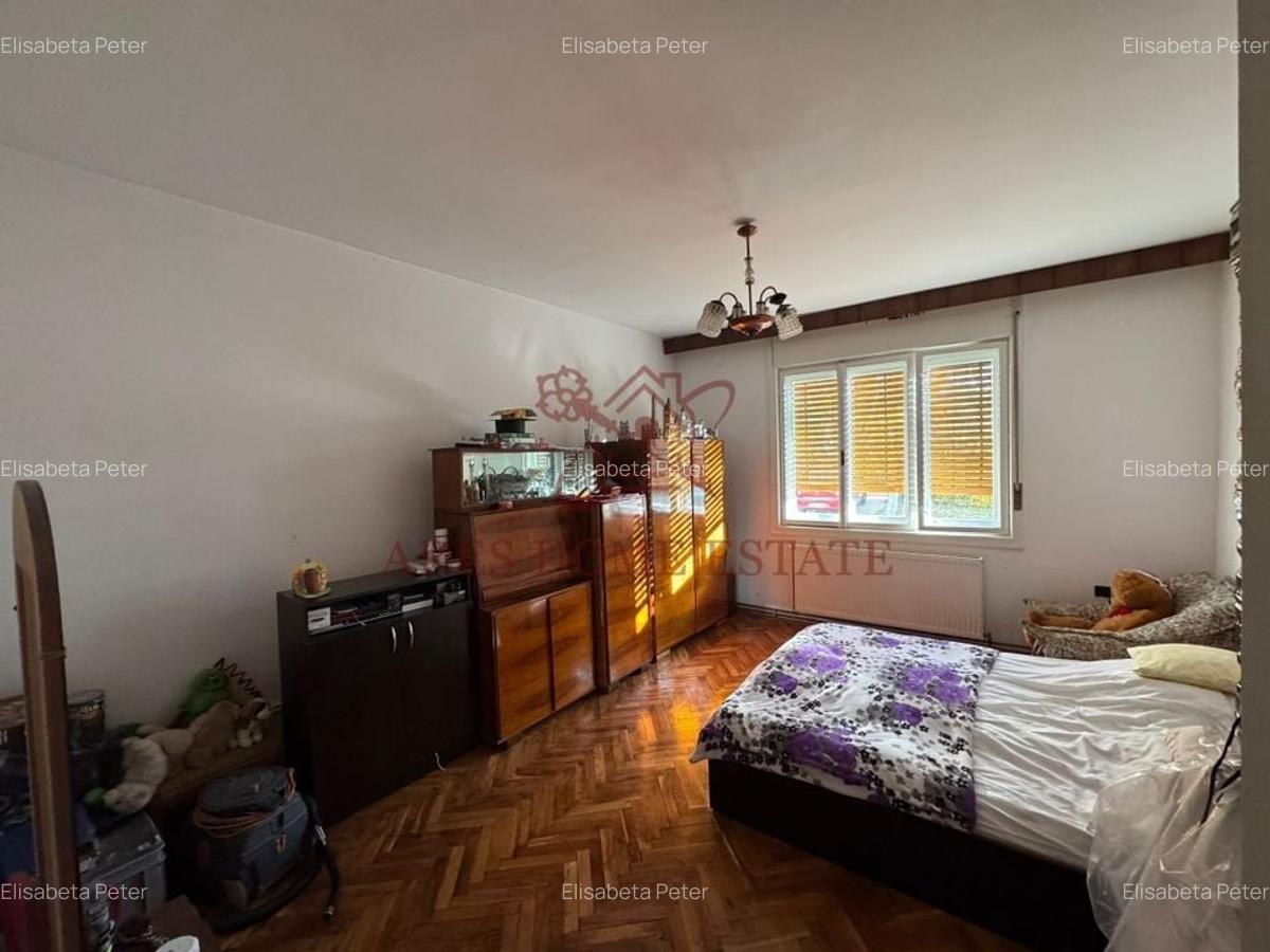 Investiție cu potențial: 2 apartamente + mansardă – Comison 0 - 8