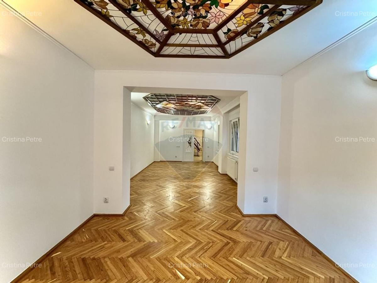 Casa / Vila cu 7 camere de vanzare in zona Domenii - 2 Casa / Vila cu 7 camere de vanzare in zona Domenii - 2