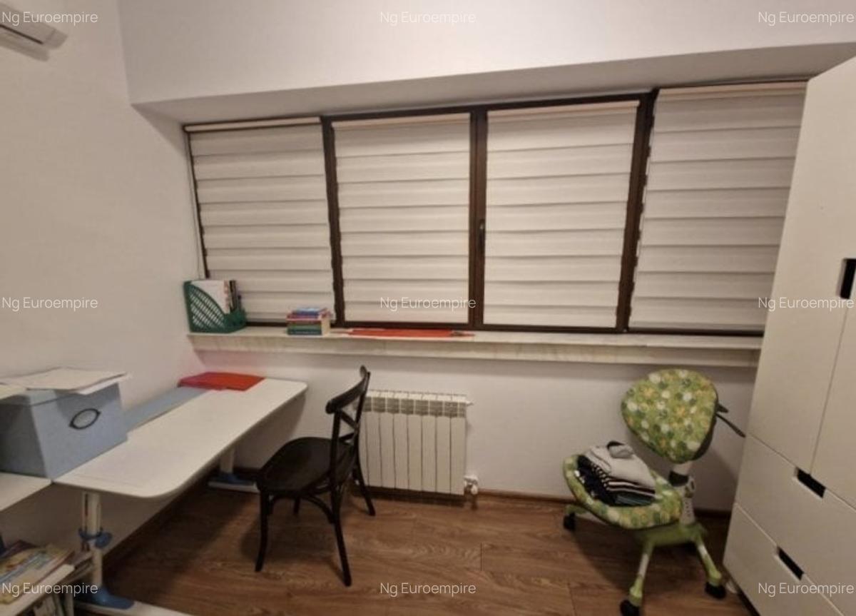 Apartament de  vanzare cu 4 camere, zona km 4-5 - 11
