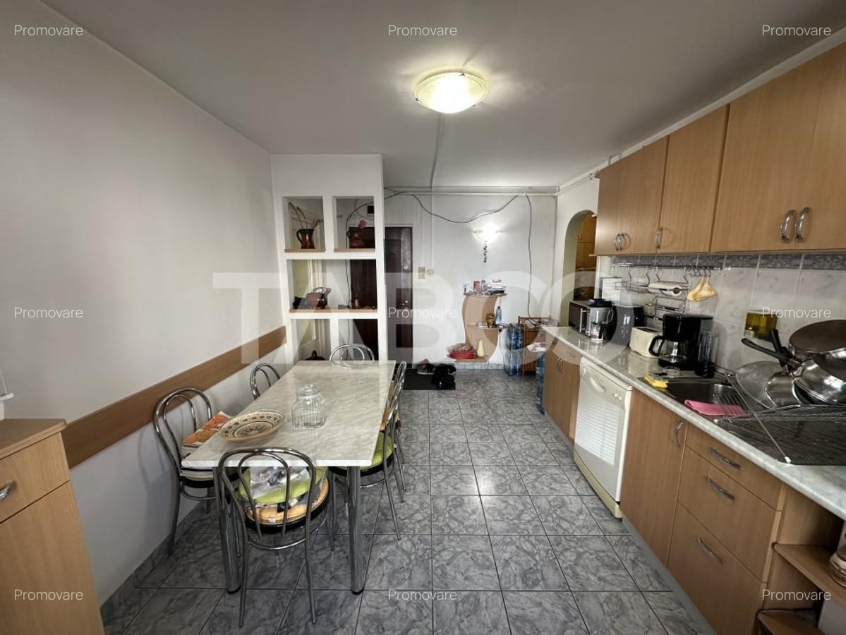 Apartament decomandat etaj intermediar 4 cu 3 camere baie cu geam lift - 7