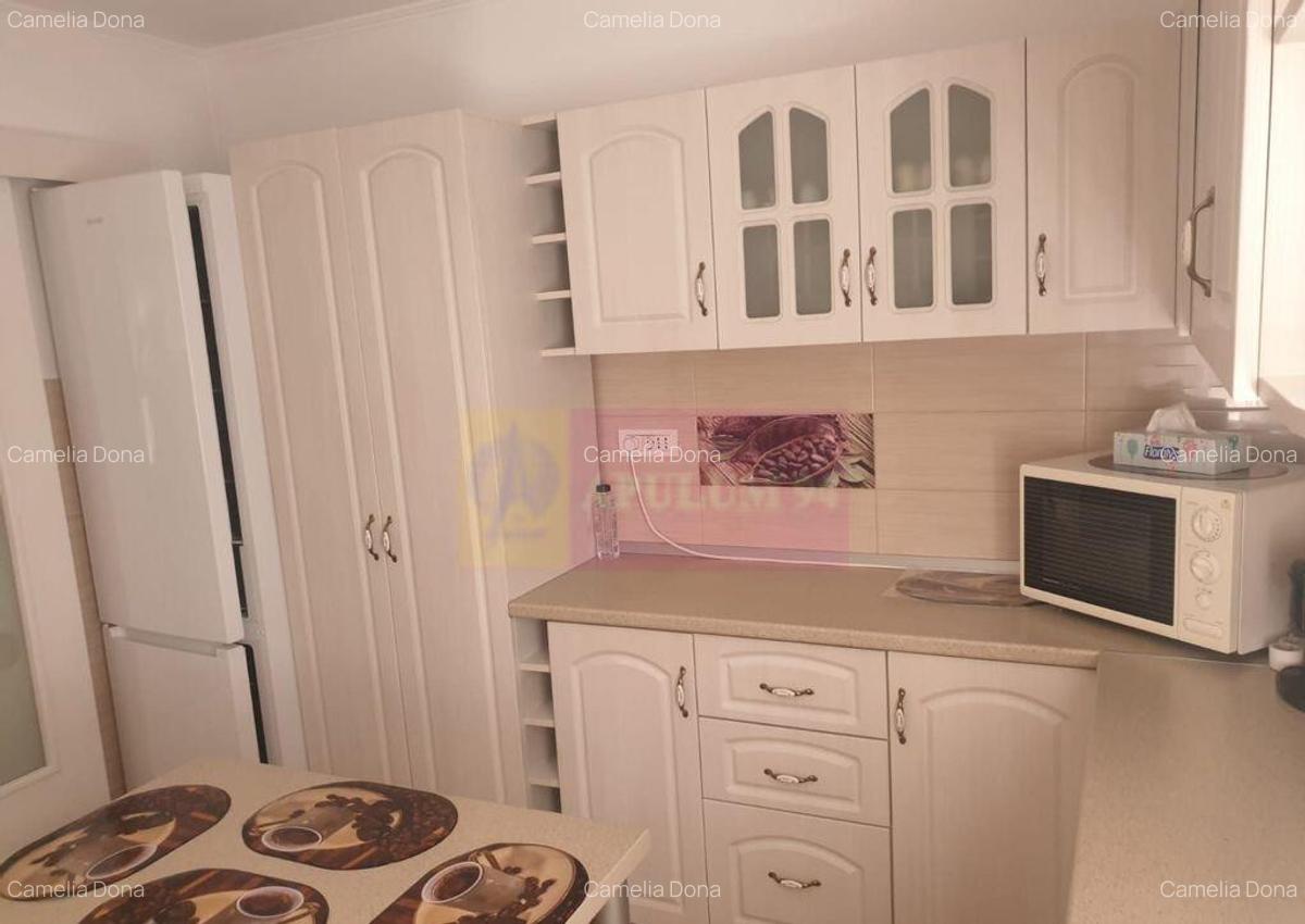 Vanzare apartament 4 camere, zona Mall Vitan, decomandat - 2