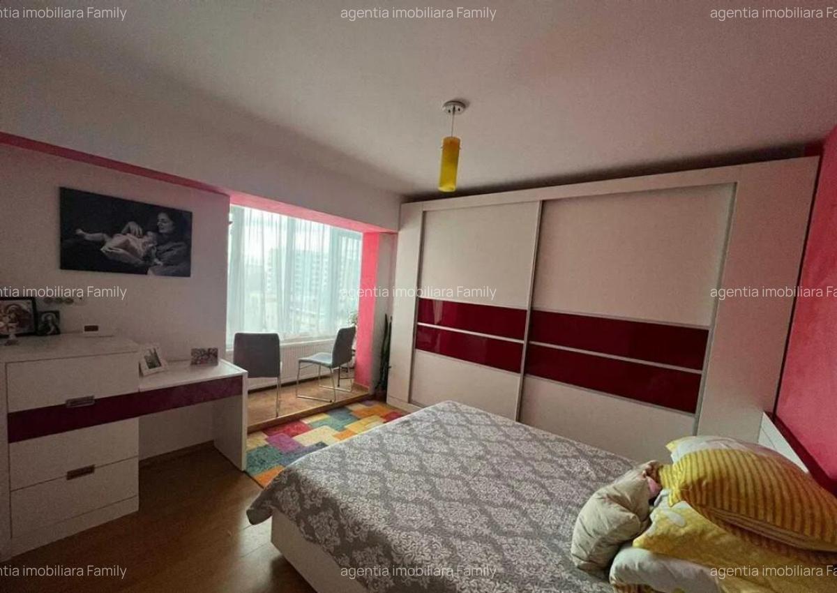 Apartament cu 3 camere decomandate zona Obcini - intrare - 6