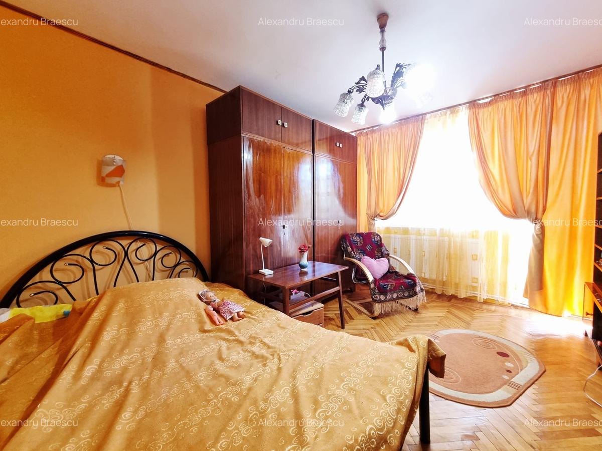 Apartament cu trei camere  zona Tiglina 1 et. 2 DECOMANDAT + GARAJ langa bloc - 6
