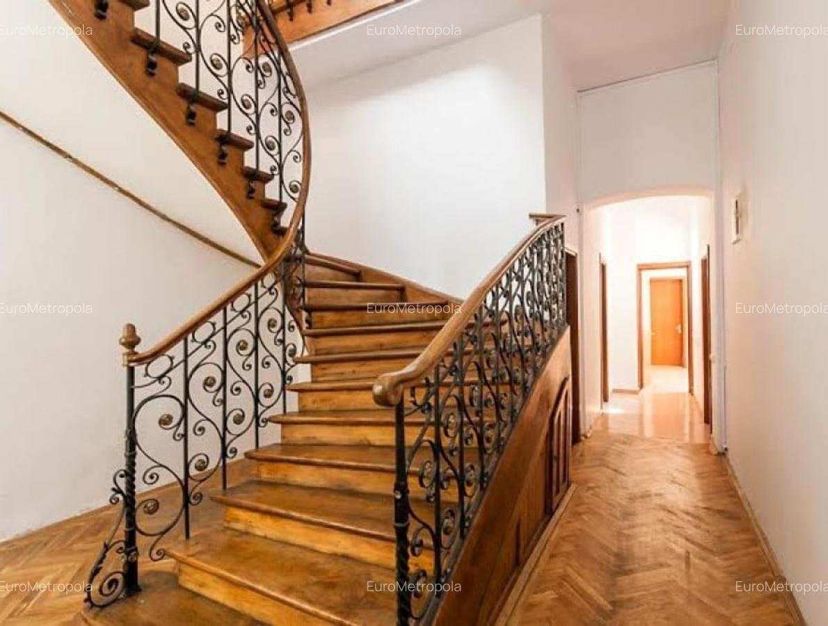 Piata Lahovari vila deosebita - 2