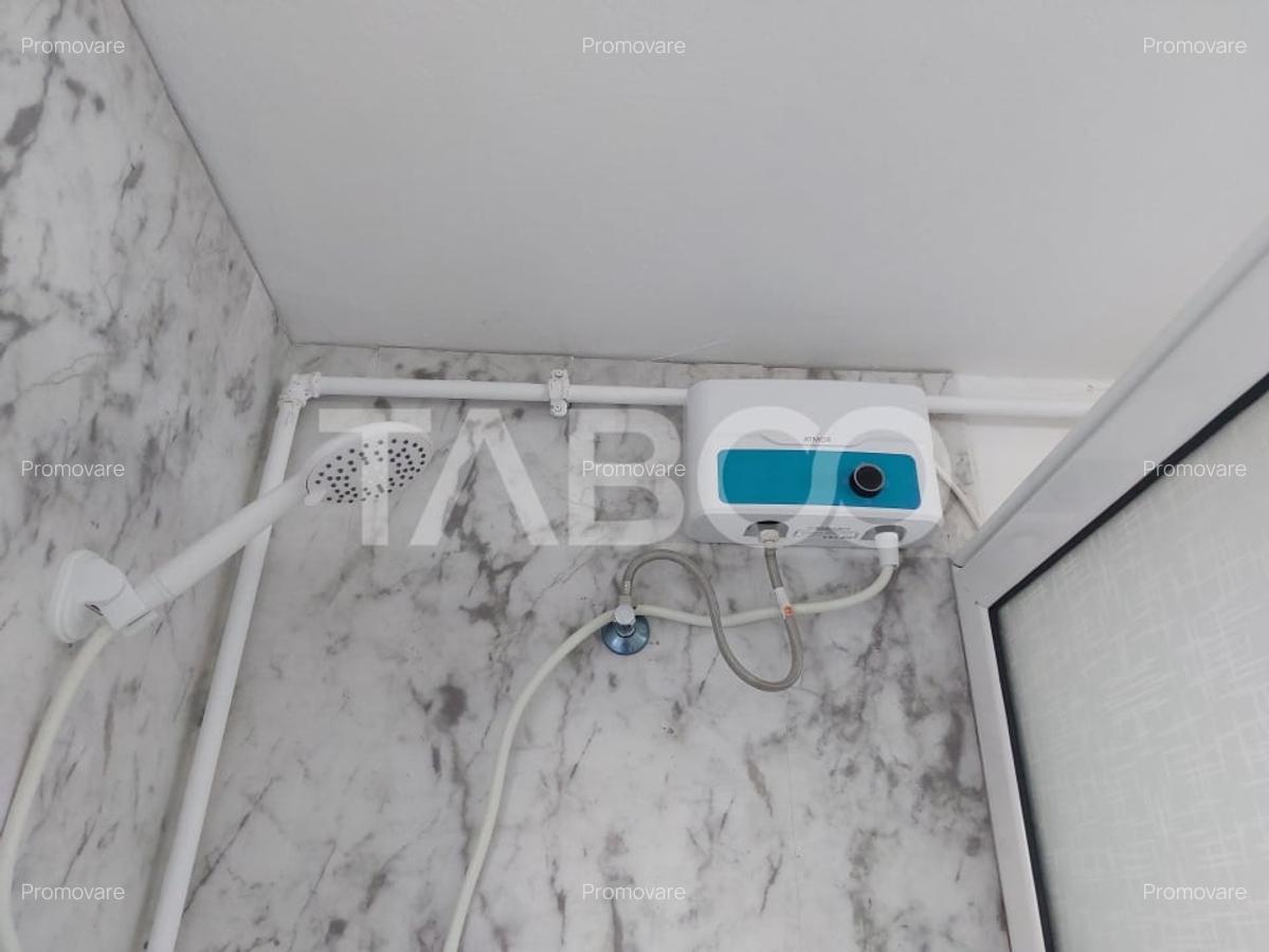 Garsoniera 11 mp renovata total in 2025 etaj 1 baie proprie Cisnadie - 9