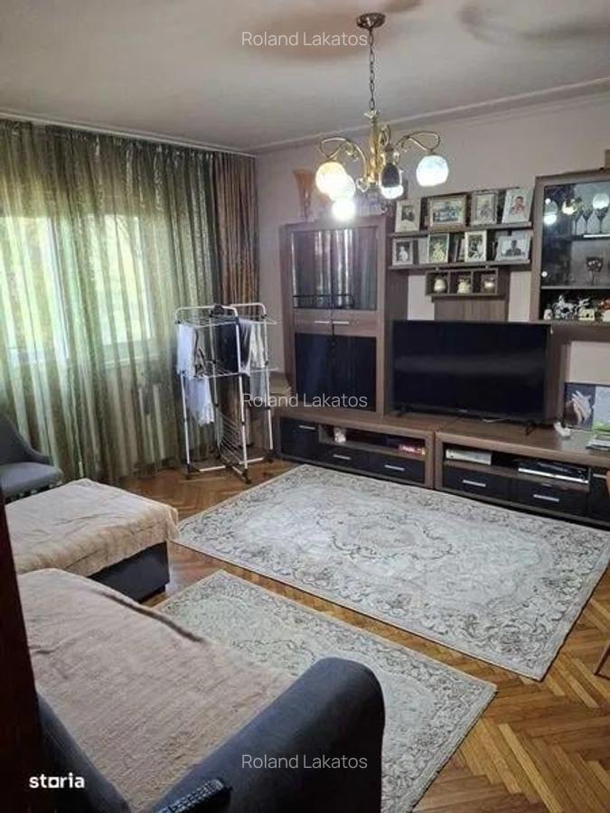 Apartament cu 4 camere semidecomandat în Nufărul - 2