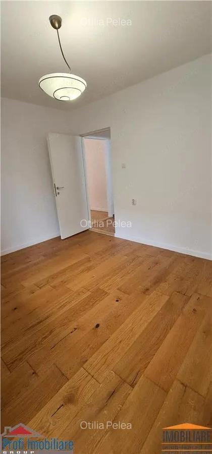Apartament 2 camere et.1 pe B-dul Revolutiei, zona Banca ING Podgoria - 10