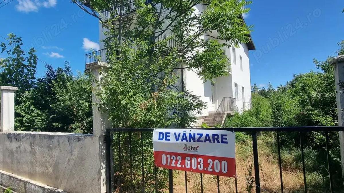 Vand vila situata in Pitesti, impartita in 8 apartamente - 13