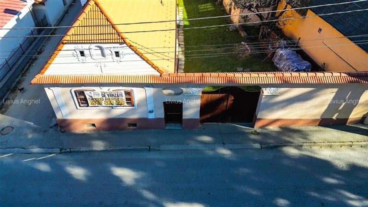 Resedinta traditionala saseasca restaurata, situata in inima localitatii - FILM! - 26