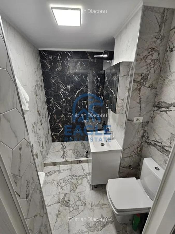 Ultracentral - Studio renovat de lux cu balcon cu vedere spre port - 5