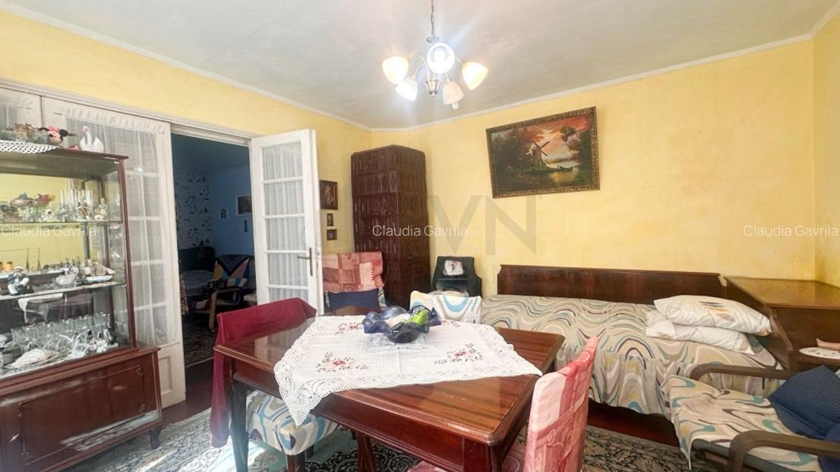 REV2005148 Casa de vanzare Polona l Curte - 5