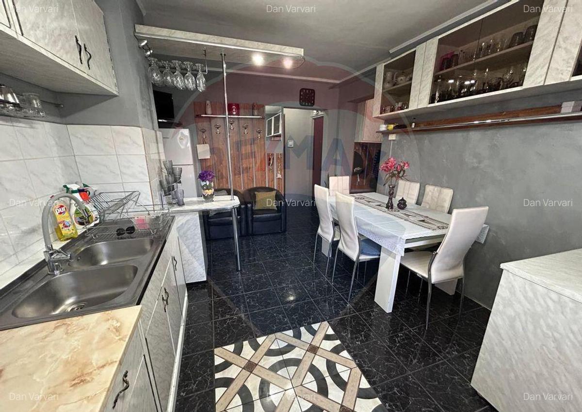 Apartament 3 camere in zona Central (zona OMV) Salonta - 5
