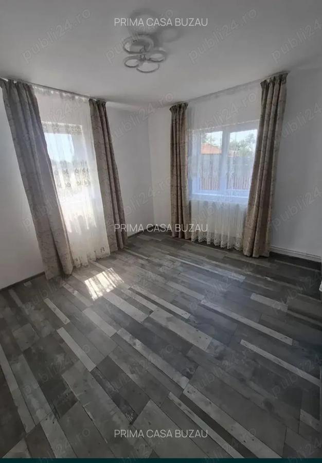 Casa noua in sat Tabarasti 10km de Buzau teren 550mp toate utilitatile Pret: 60.000 - 4