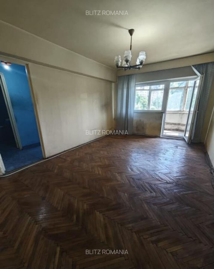 Apartament de vanzare, cu 3 camere spa?ios, etaj 1, zona P - 1