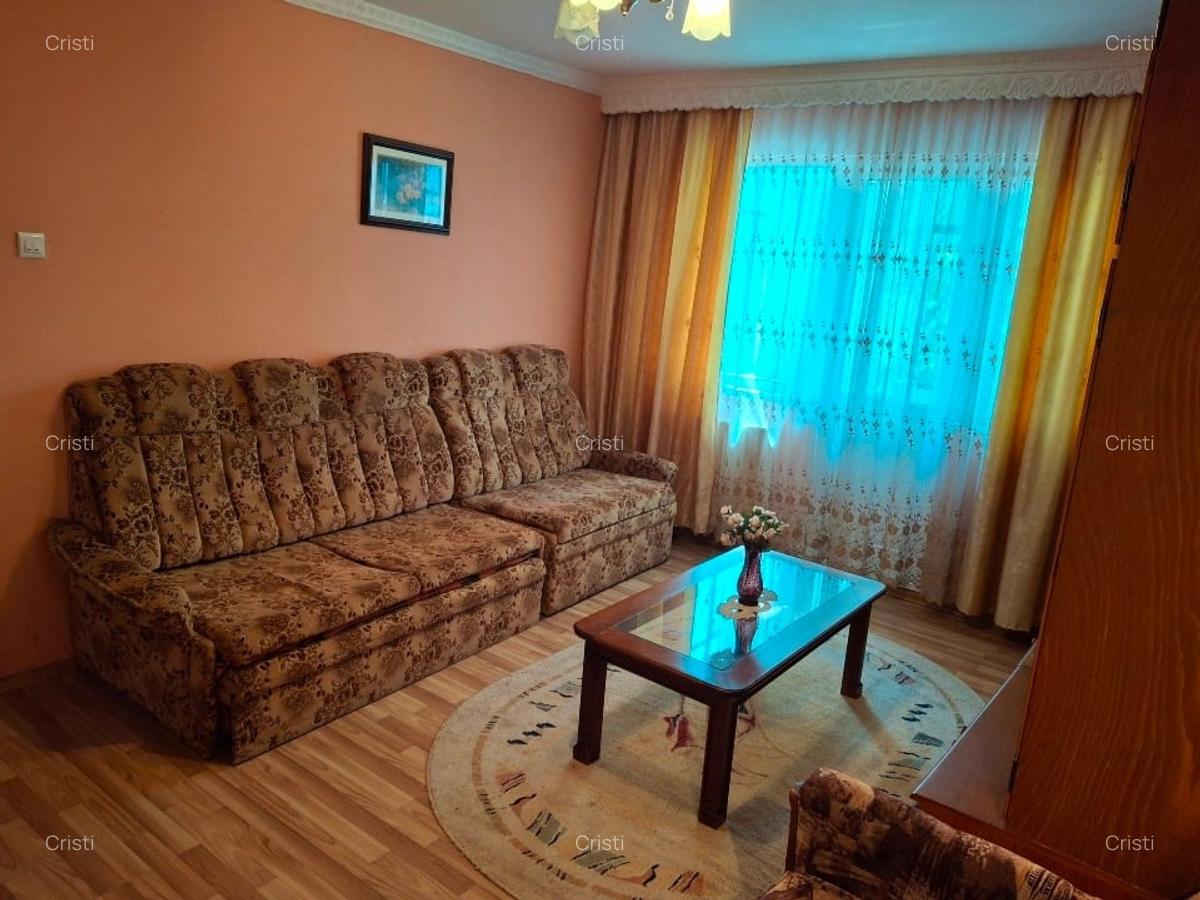 Apartament de vânzare - 4