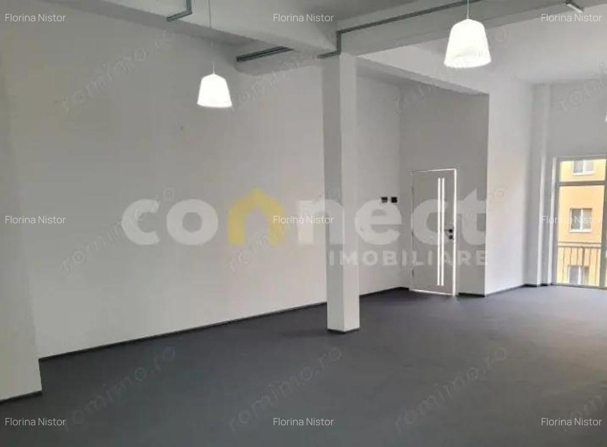 Spa?iu comercial de inchiriat | SU 66 mp - vitrina 4,2 m, parcare | Flore?ti - 5