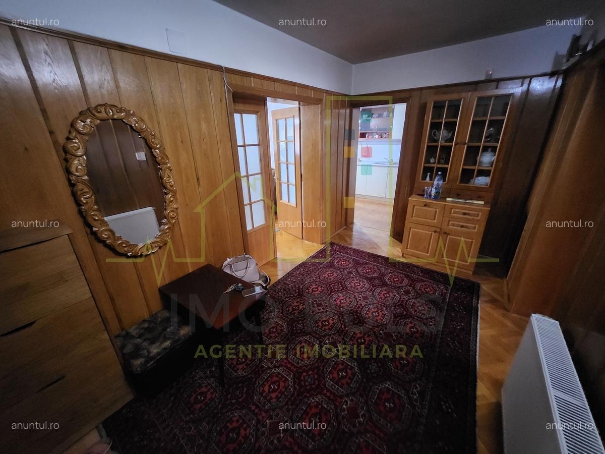 Apartament de inchiriat. 2 Bai. Garaj - 7