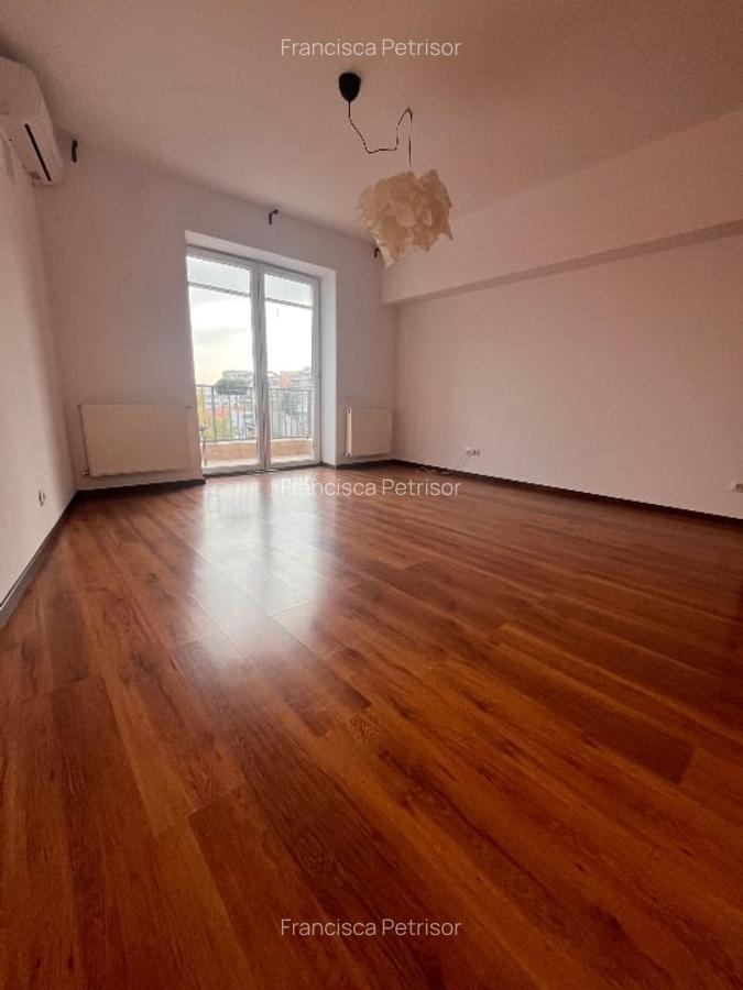 Vând apartament de 3 camere cu suprafață de 66 mp plus balcon de 4 mp - 8