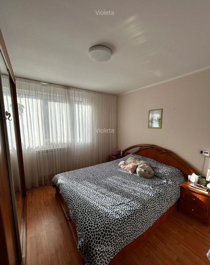 Inchiriez apartament 3 camere Micro 13 - 2