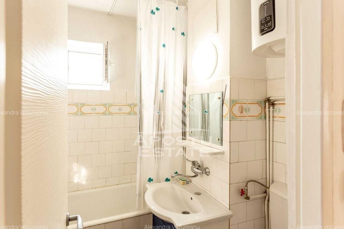 Apartament cu 3 camere, decomandat, etaj intermediar, zona Iuliu Maniu - 7 Apartament cu 3 camere, decomandat, etaj intermediar, zona Iuliu Maniu - 7