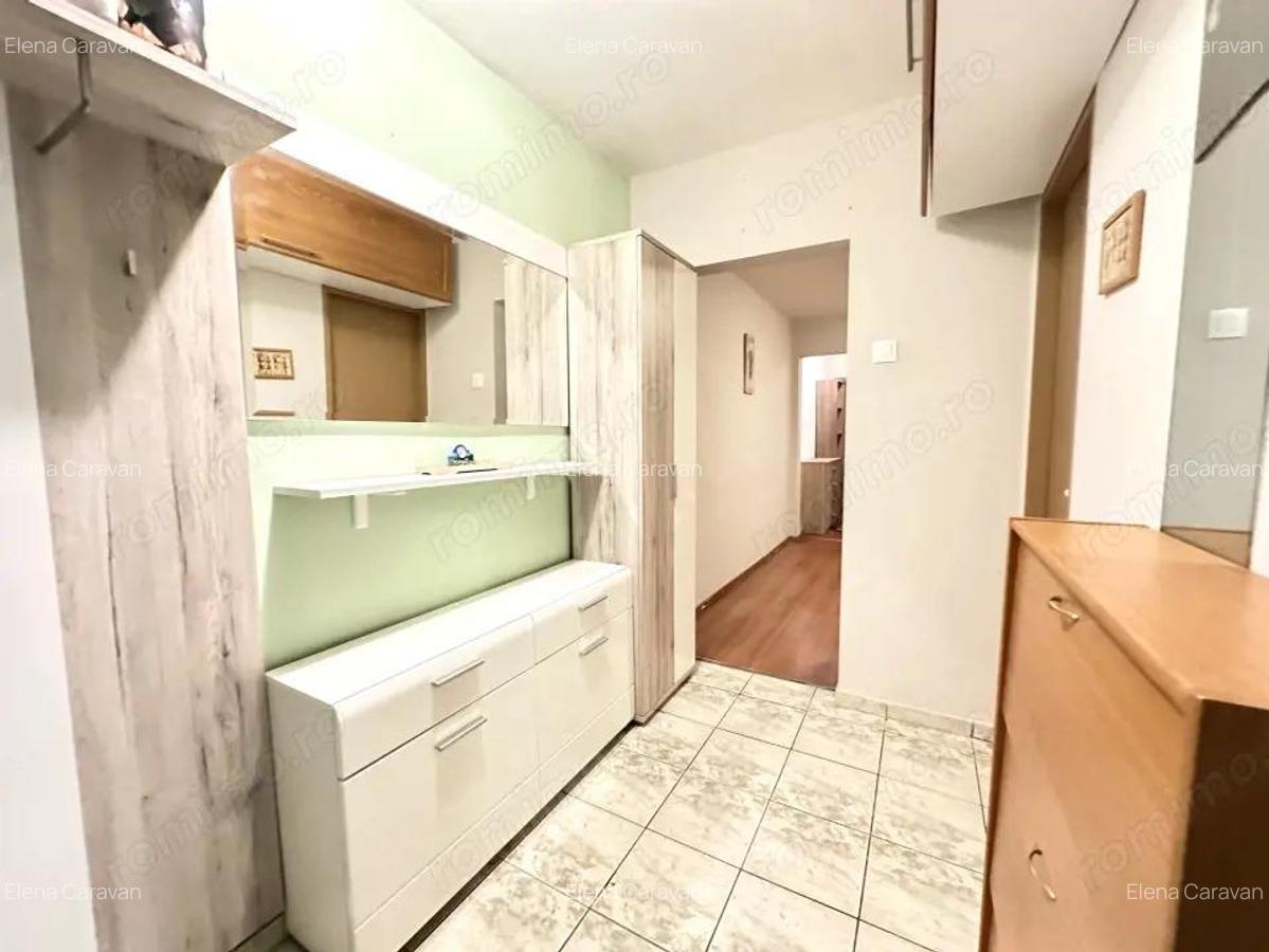 Apartament spatios, 3 camere, etajul 3 - zona Cetatii - 2