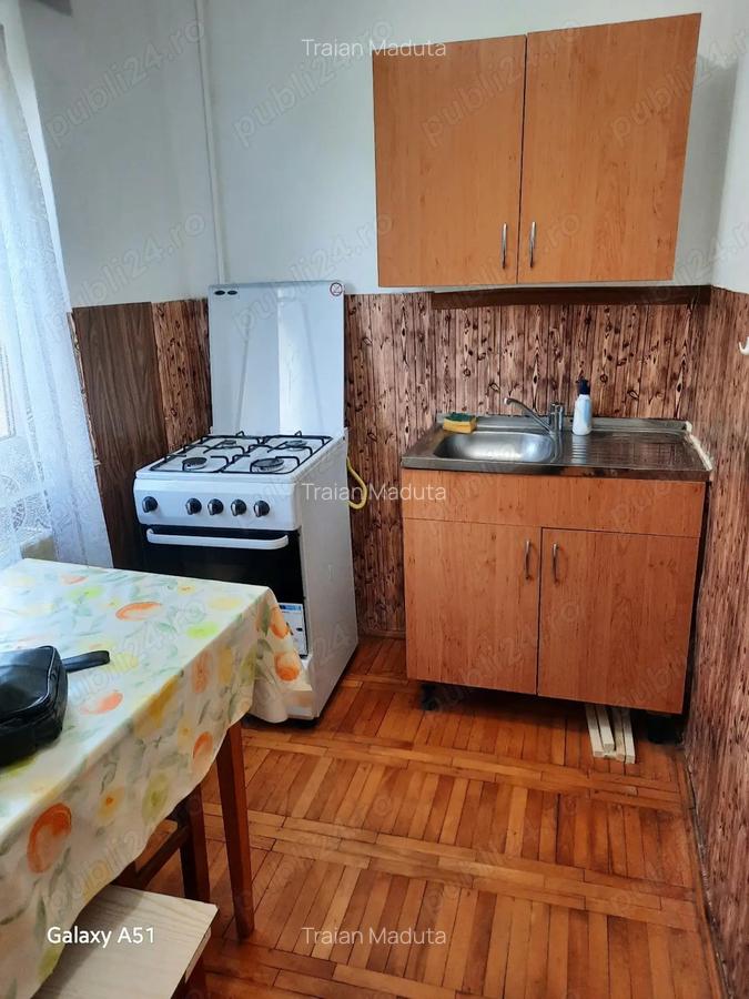 Proprietr, inchiriez garsoniera 32mp, central, confort 1,etaj 3, balcon, complet utilat. Tel. 0722.3 - 3 Proprietr, inchiriez garsoniera 32mp, central, confort 1,etaj 3, balcon, complet utilat. Tel. 0722.3 - 3