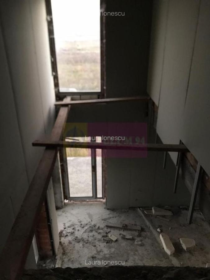 Vila la rosu Zarnesti- Mitropolit Metianu cu vedere superba spre munte - 16