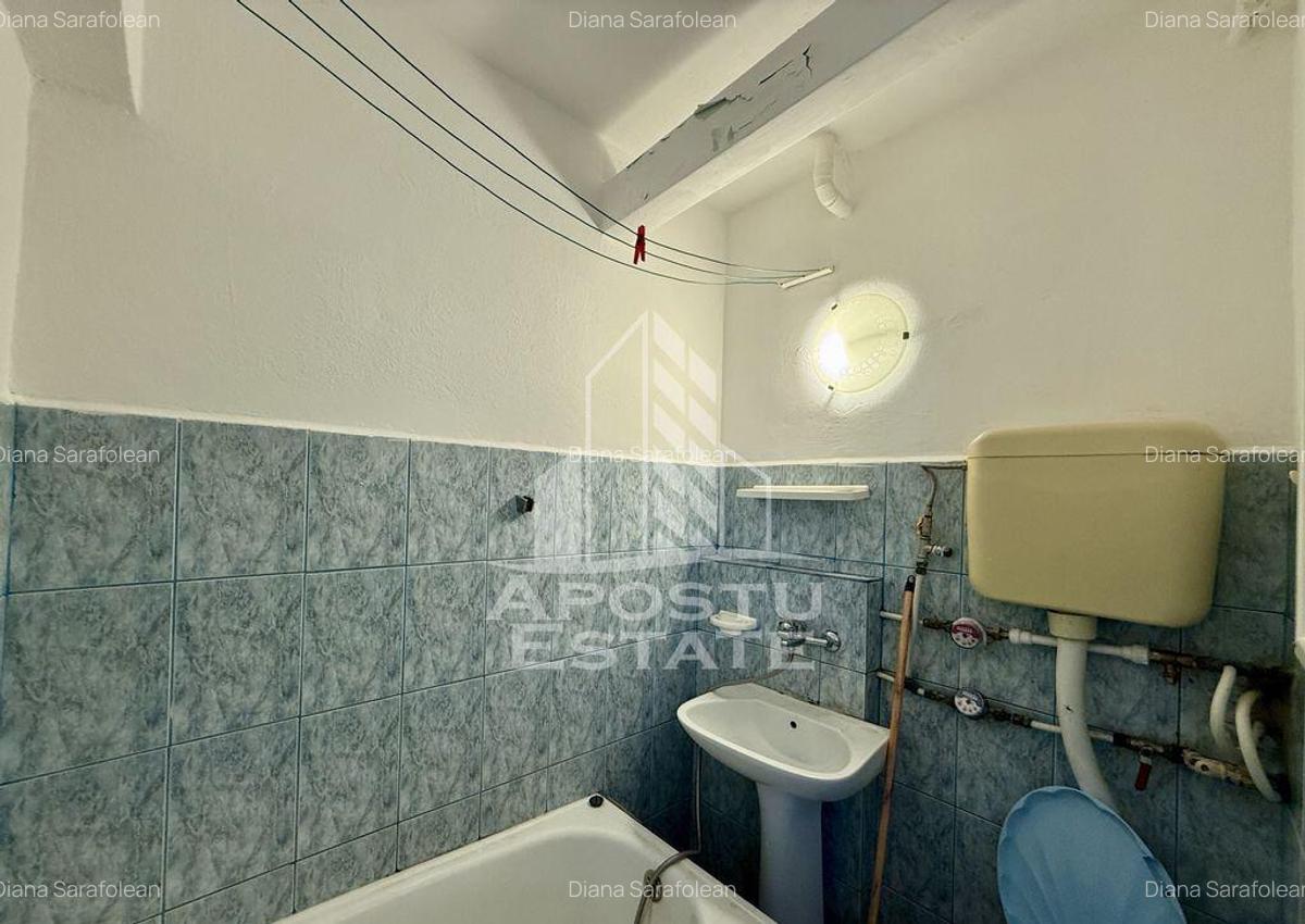 Garsoniera cu bucatarie inchisa, etaj intermediar, zona UMT - 7