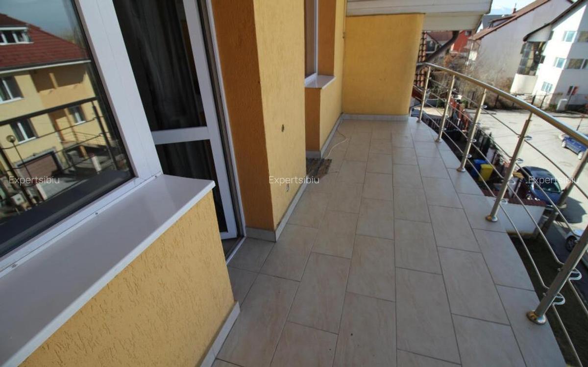 INCHIRIEZ apartament 4 camere , renovat,zona Strand - 10