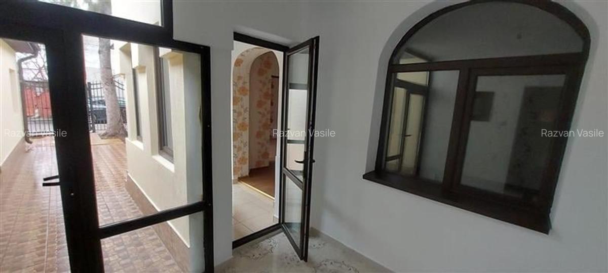 Oportunitate. Casa situata intr-o zona linistita, cu foarte multa verdeata si - 7