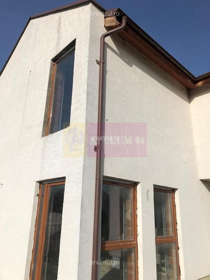 Vila la rosu Zarnesti- Mitropolit Metianu cu vedere superba spre munte - 4