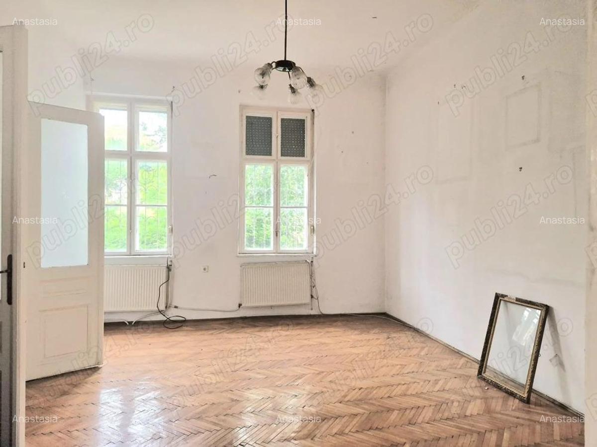 Casa interbelica ultracentrala, solida, cu poten?ial excep?ional Oradea - 2