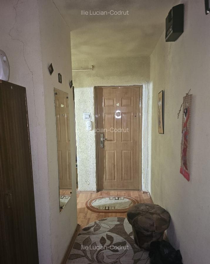 Apartament cu 3 camere in Zarnesti, zona Tohan Blocuri - 5