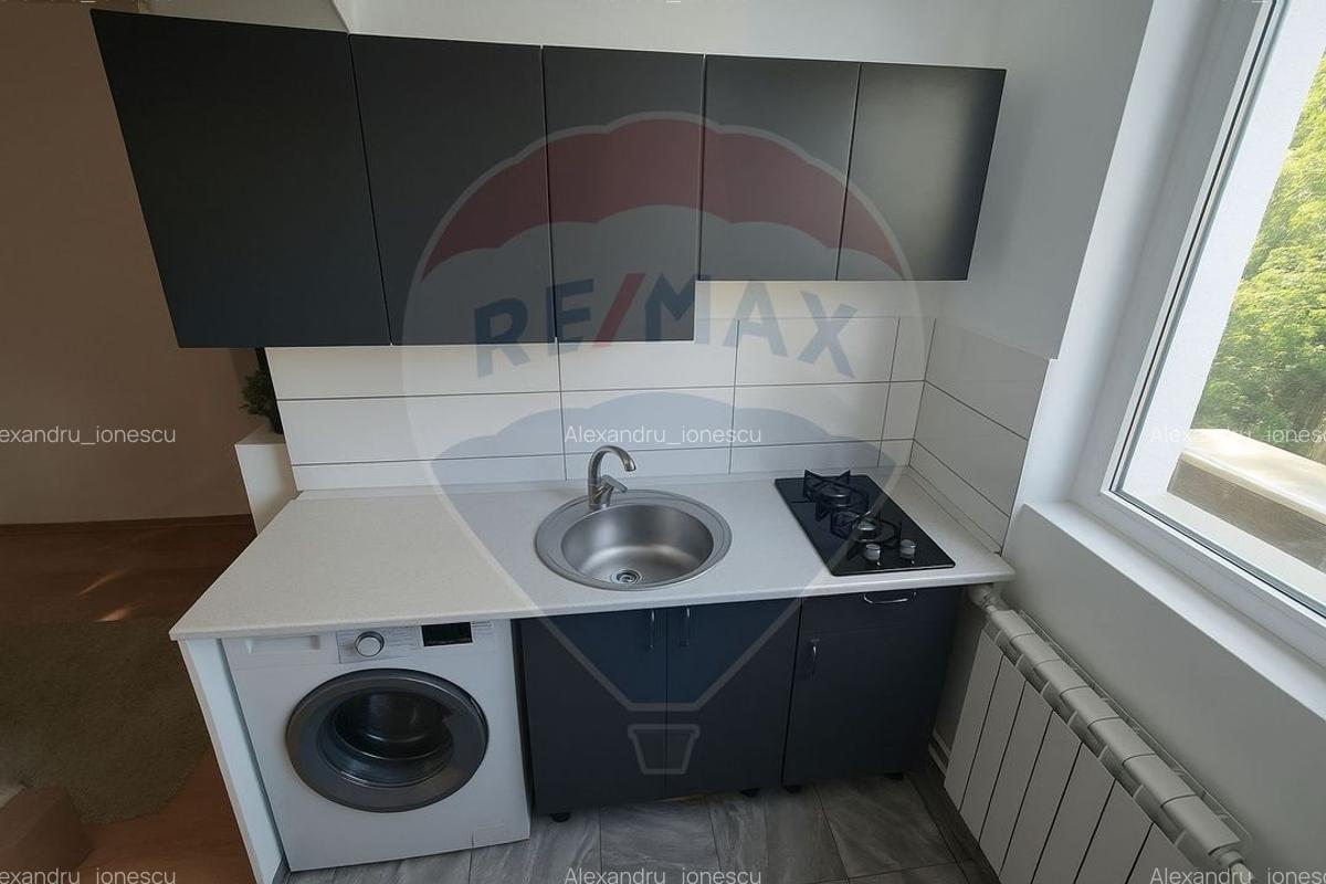 Garsoniera 15 mp utili + boxa 15 mp * mobilat * bloc cu lift * Titan - 5