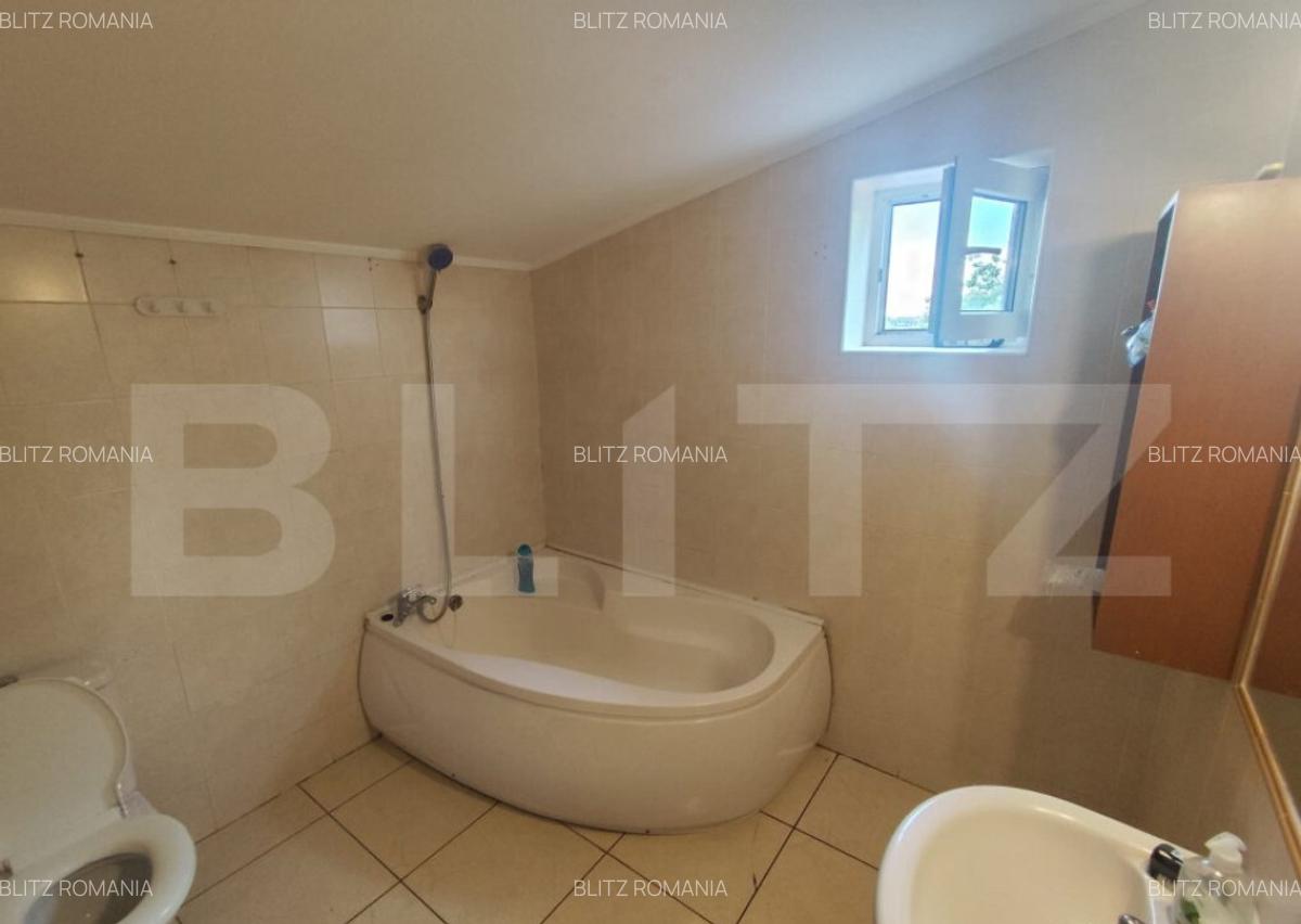 Casa de vanzare, cu 4 camere, 147 mp, zona Pacurari - 2