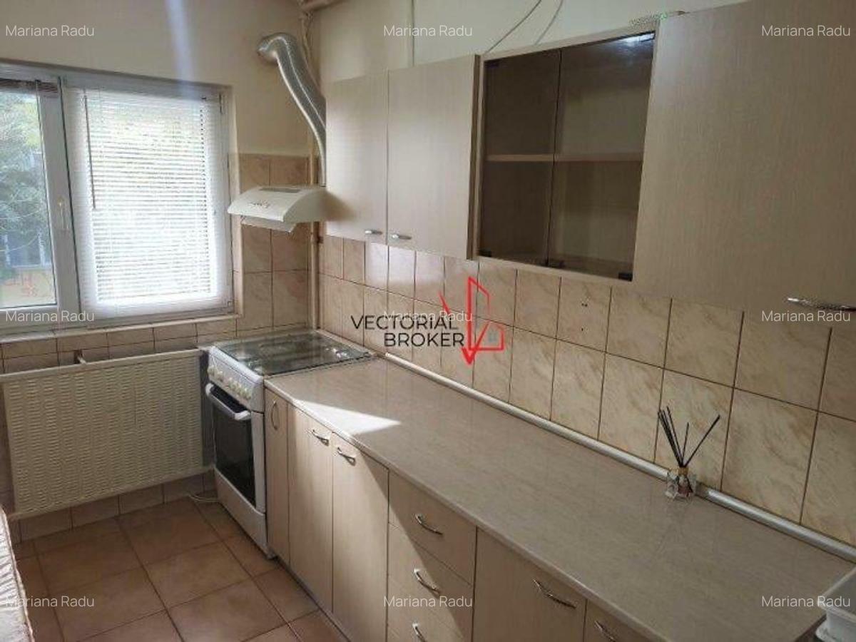 3 camere decomandate, et.1, bloc reabilitat, 2 bai, Basarabia- Cernauti - 1