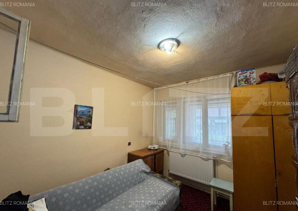 Casa de vanzare, cu 3 camere, 120 mp, 1080 mp teren, zona Si - 15