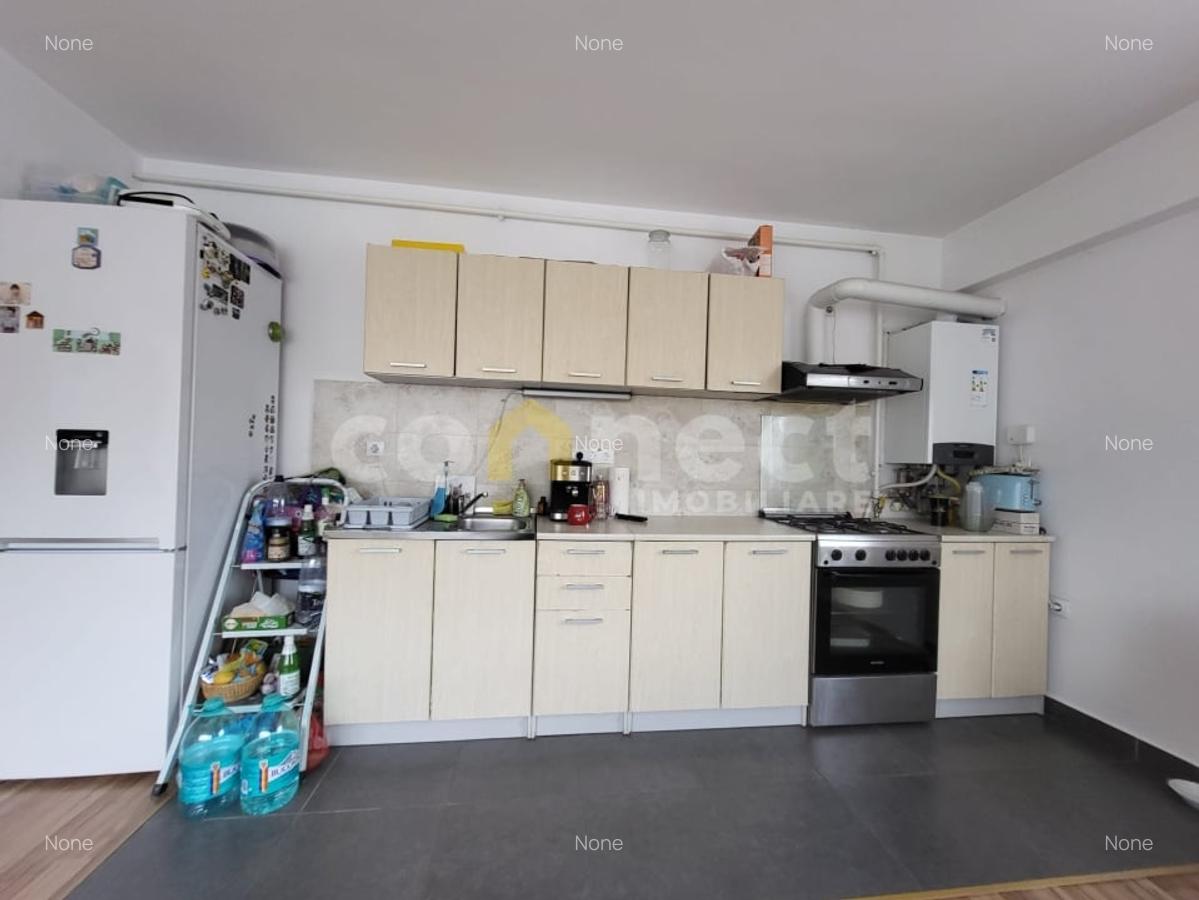 Apartament de 2 camere, semidecomandat, cu parcare. - 34