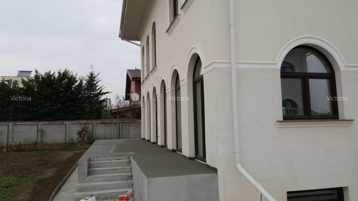 Casă cu 7 camere în Sisești - 8