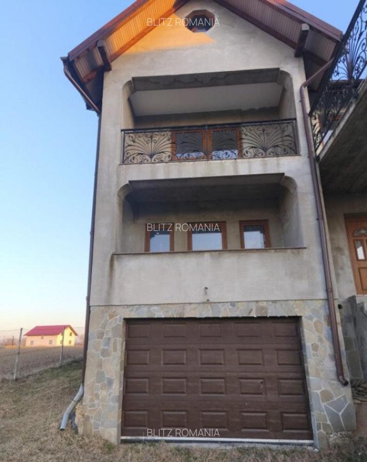 Casa finisata, teren 2500mp, Marginea - 2