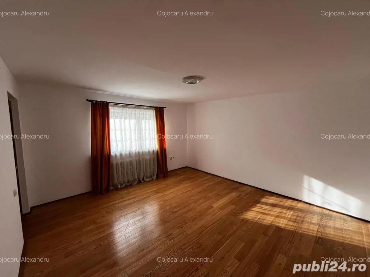 Apartament decomandat de 3 camere la curte in vila DE VANZARE - Direct Proprietar. Zona Traian - 5